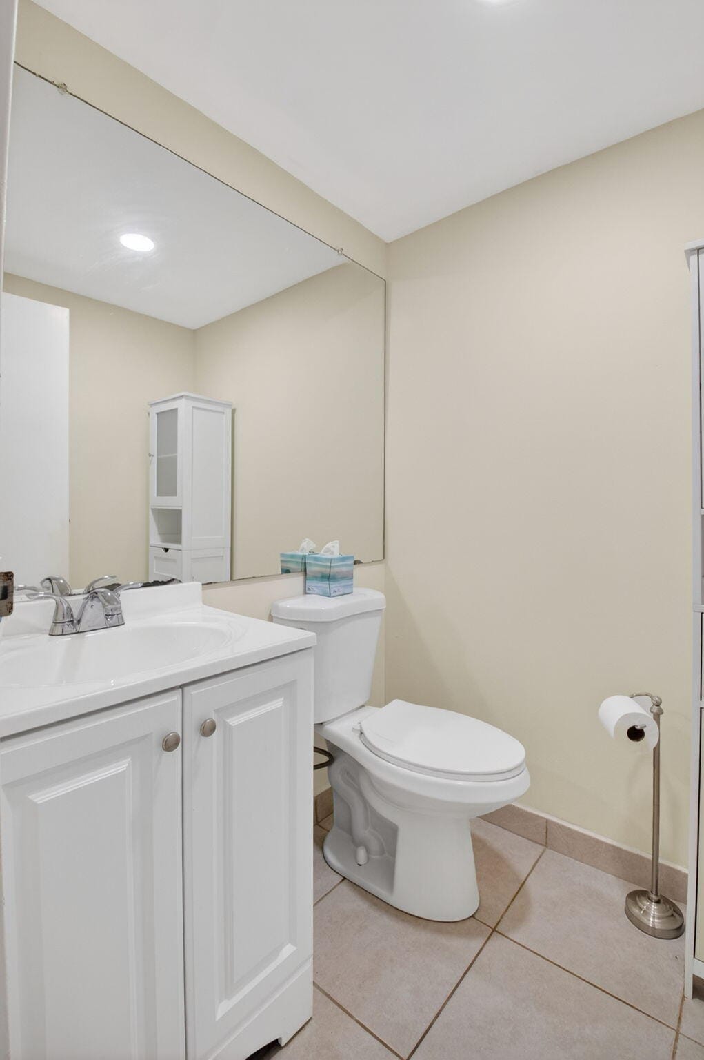 642 N Flanders N 642 — photo 12