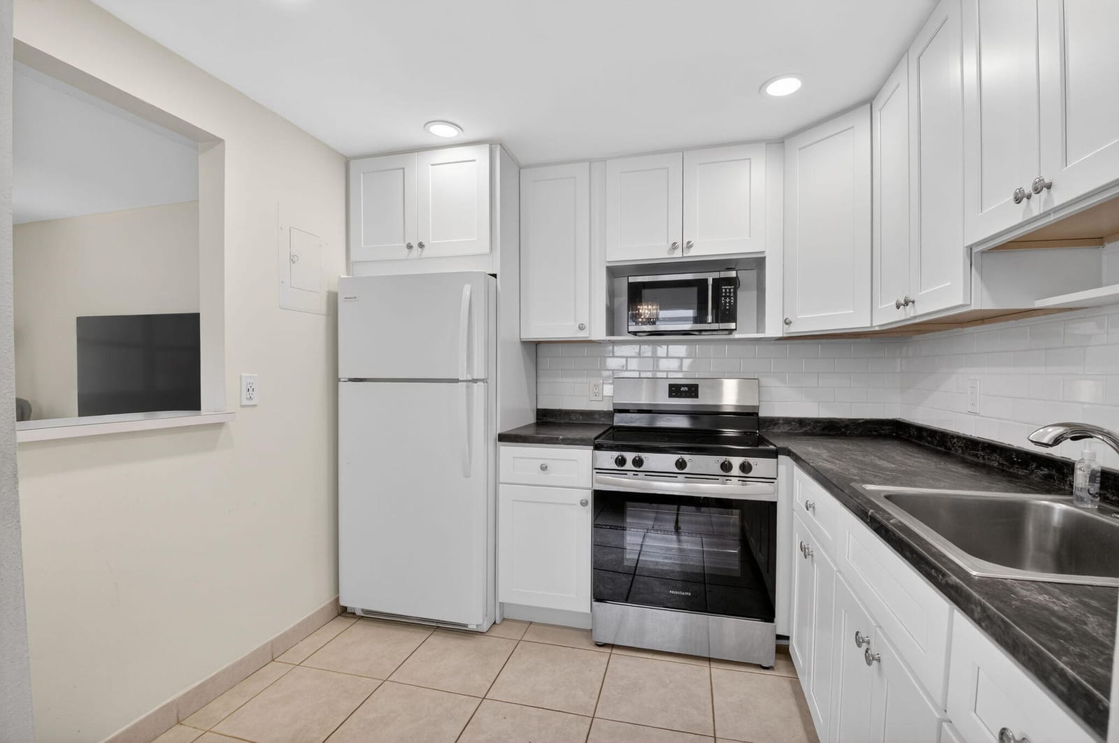 642 N Flanders N 642 — photo 10