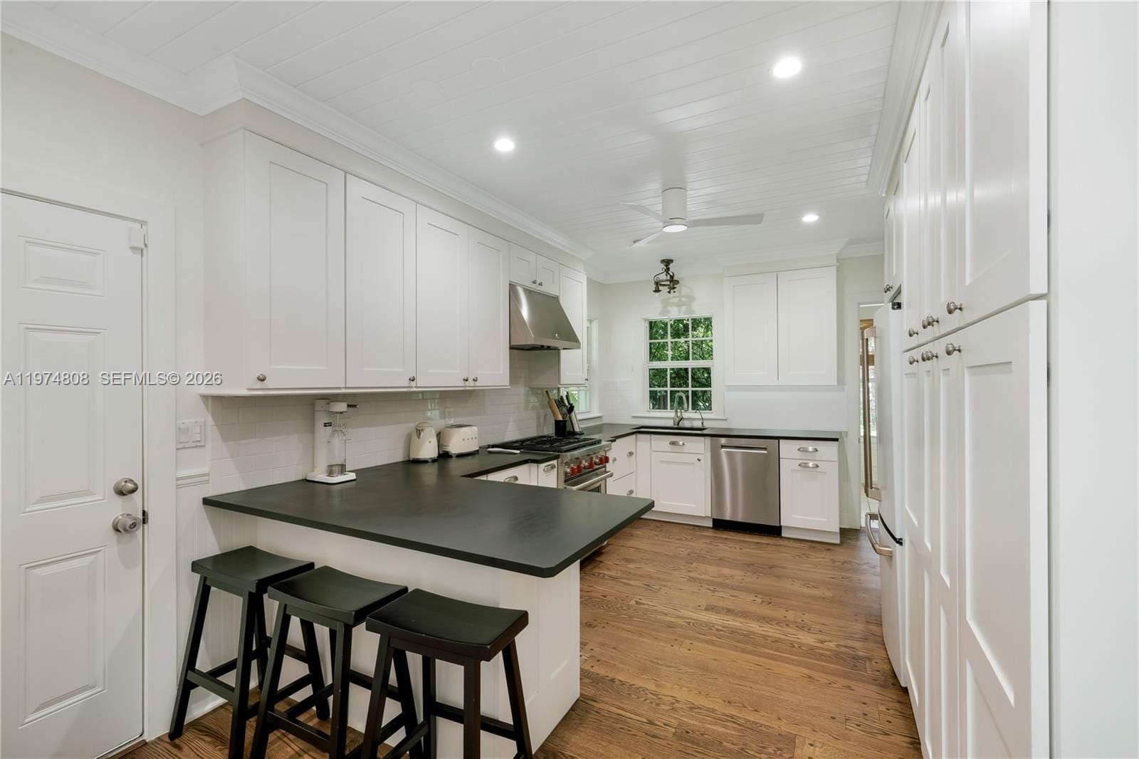 935 Escobar Avenue — photo 6