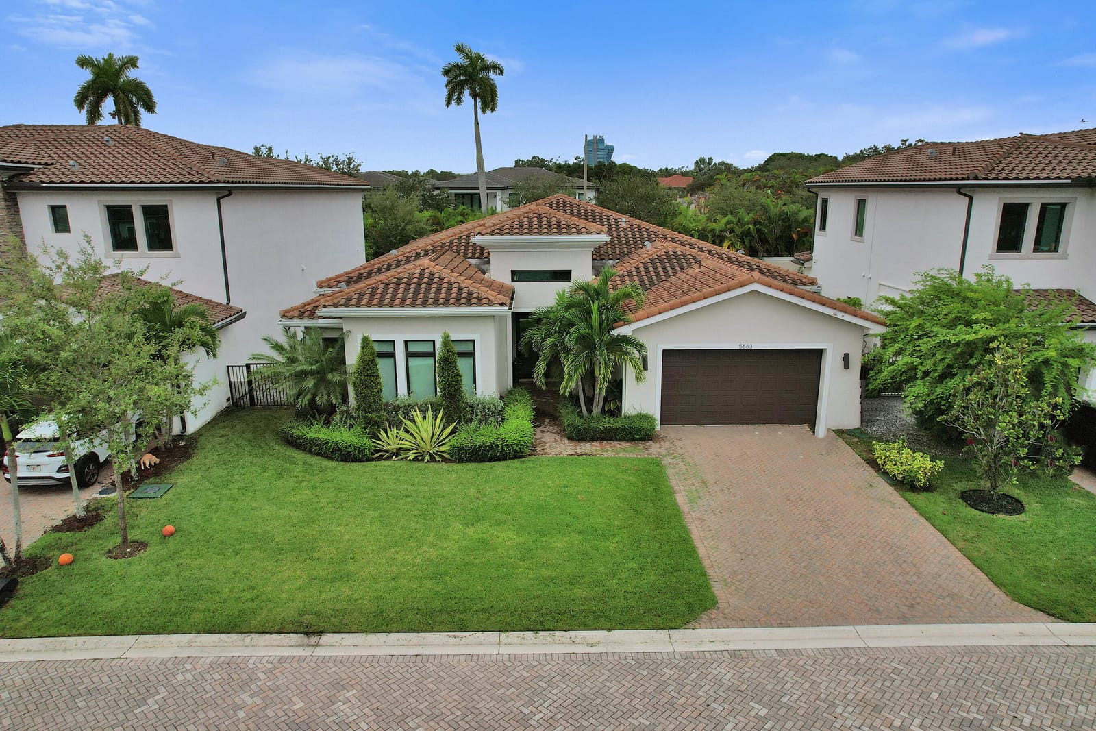 5663 W Brookfield Circle — photo 3