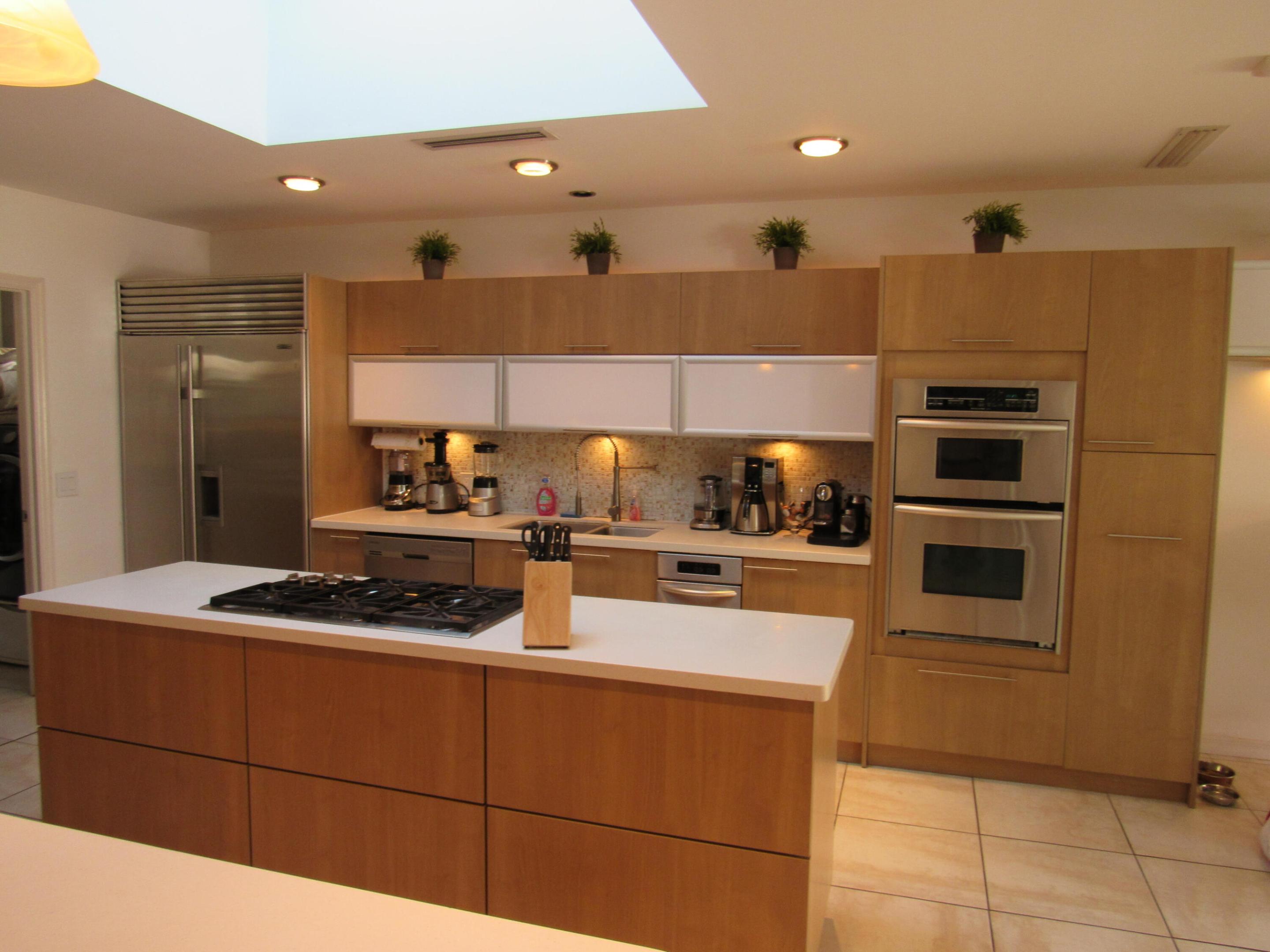 185 Palm Avenue, Miami Beach, FL 33139, Miami Beach