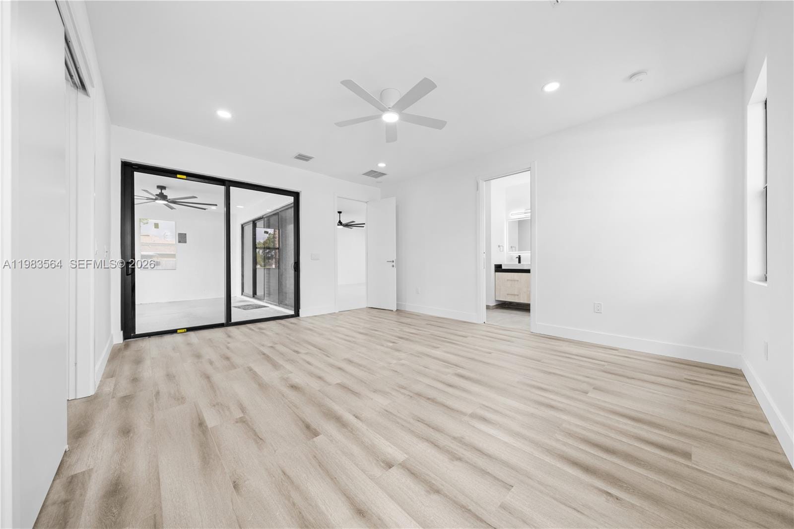 471 NE Americana — photo 10