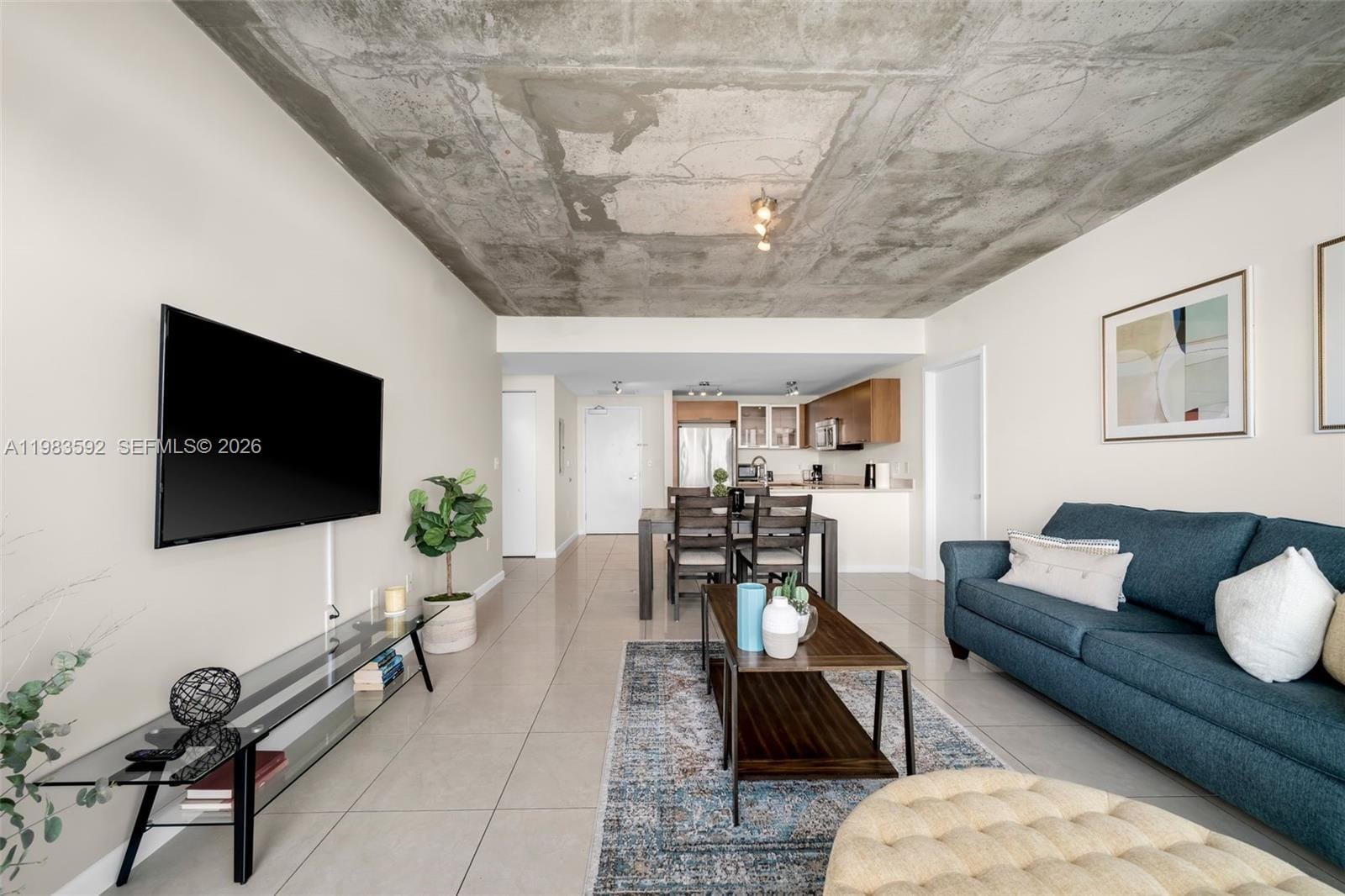 3250 NE 1st Avenue 814 — photo 2