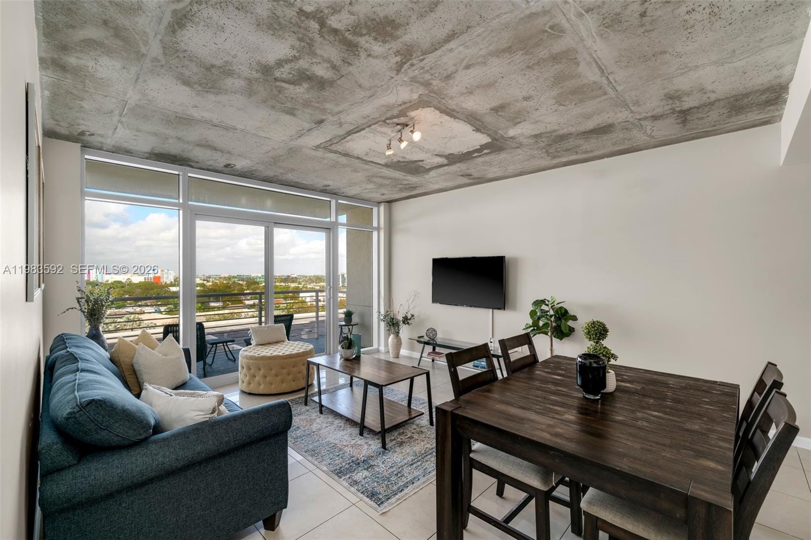 3250 NE 1st Avenue 814 — photo 4