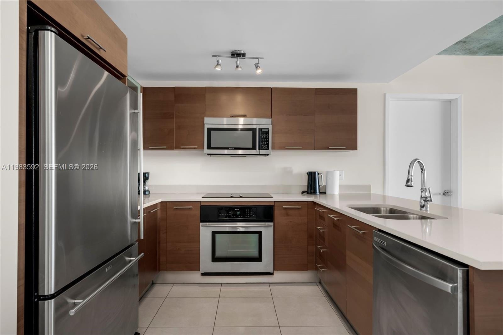 3250 NE 1st Avenue 814 — photo 9