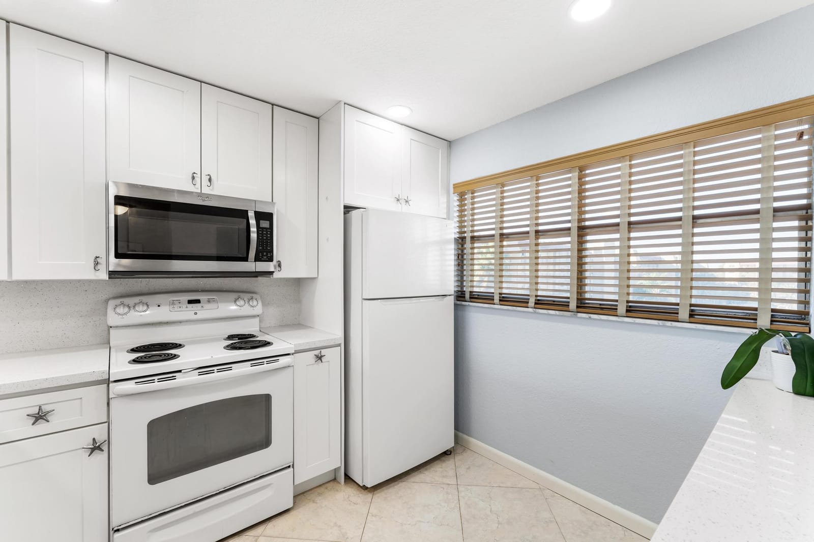 3654 Via Poinciana 504, Lake Worth, FL 33467 photo 2