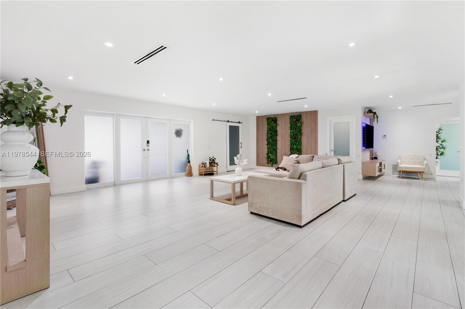1140 N Douglas Road — photo 4