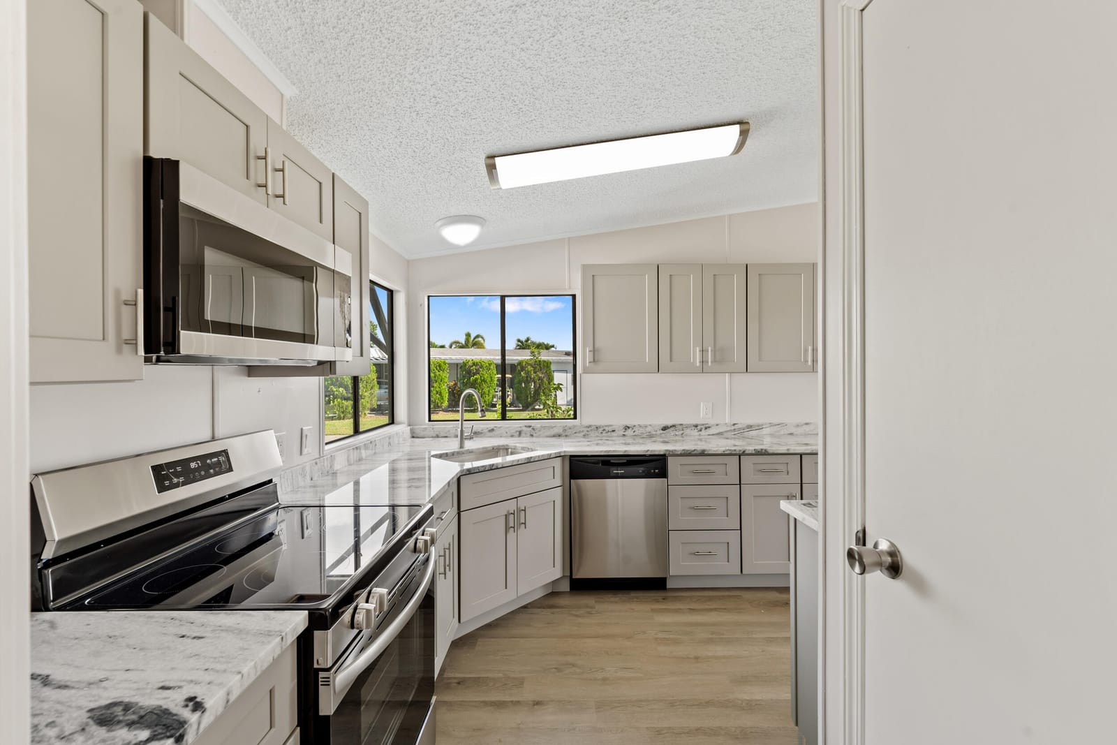 8589 Florence Drive — photo 4