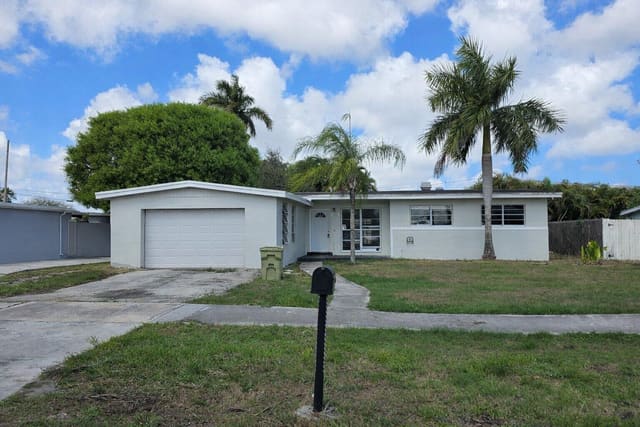 328 Ponte Vedra Road, Palm Springs, FL 33461