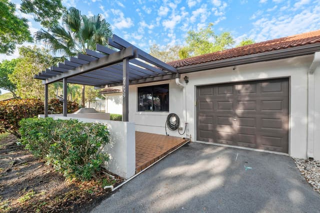 7259 Papaya Way, sold in Brookwood Gardens, Tamarac, FL