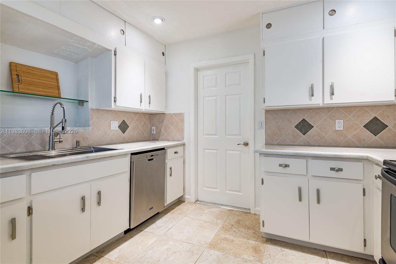 505 Heron Drive — photo 10