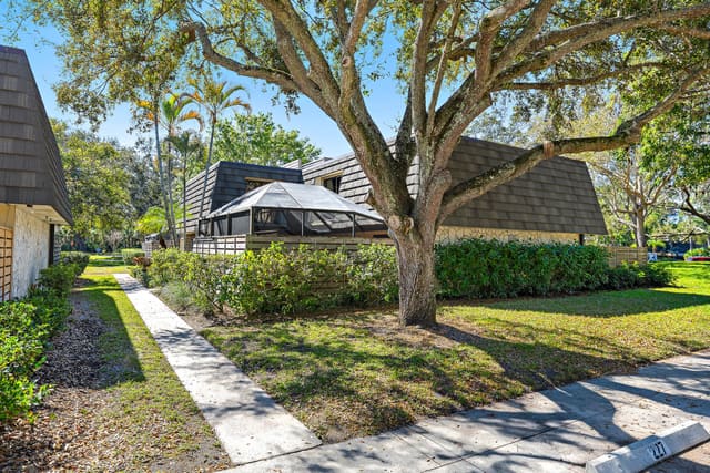 227 2nd Terrace, Palm Beach Gardens, FL 33418