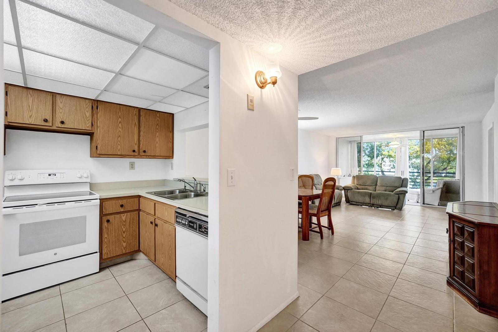 9531 Seagrape Drive 305 — photo 4