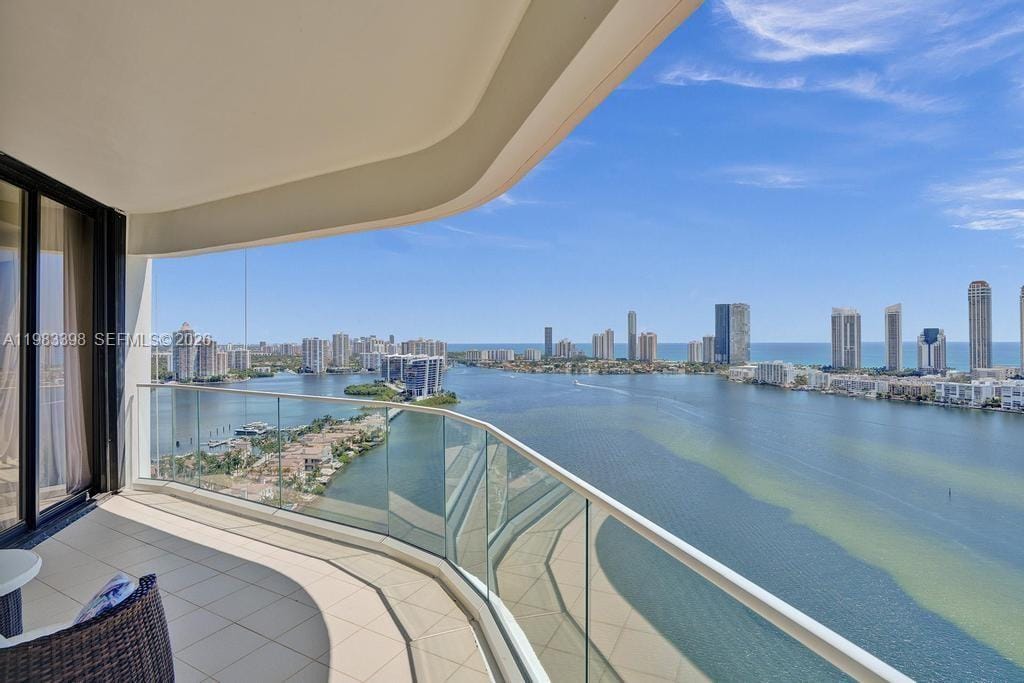 2800 Island Boulevard 3005, Aventura, FL 33160 photo 2