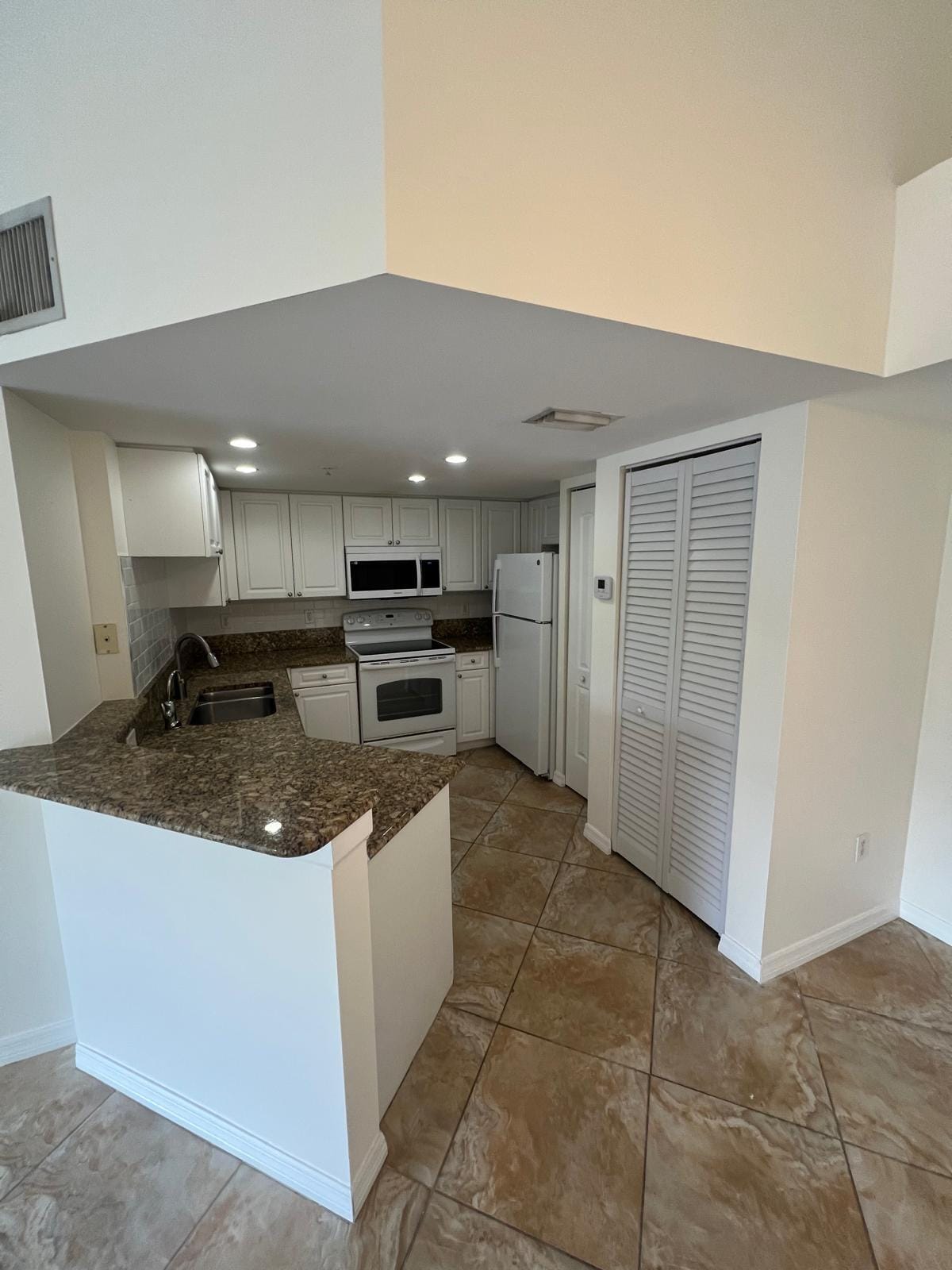 500 Crestwood Court N 517 — photo 4
