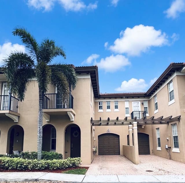 6956 Julia Gardens Drive, sold in Hillsboro Associates Plat, Coconut Creek, FL