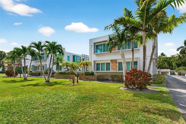 10178 Collins Avenue 208, Bal Harbour, FL 33154