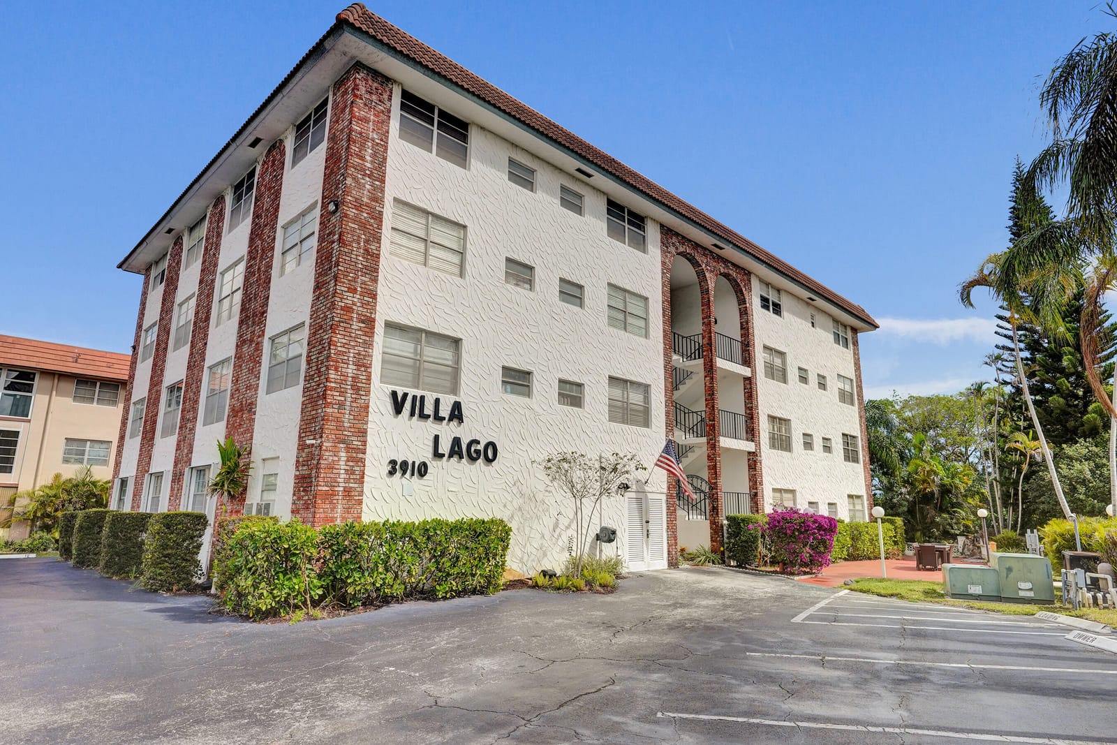 3910 Crystal Lake Drive 101, Deerfield Beach, FL 33064 photo 4