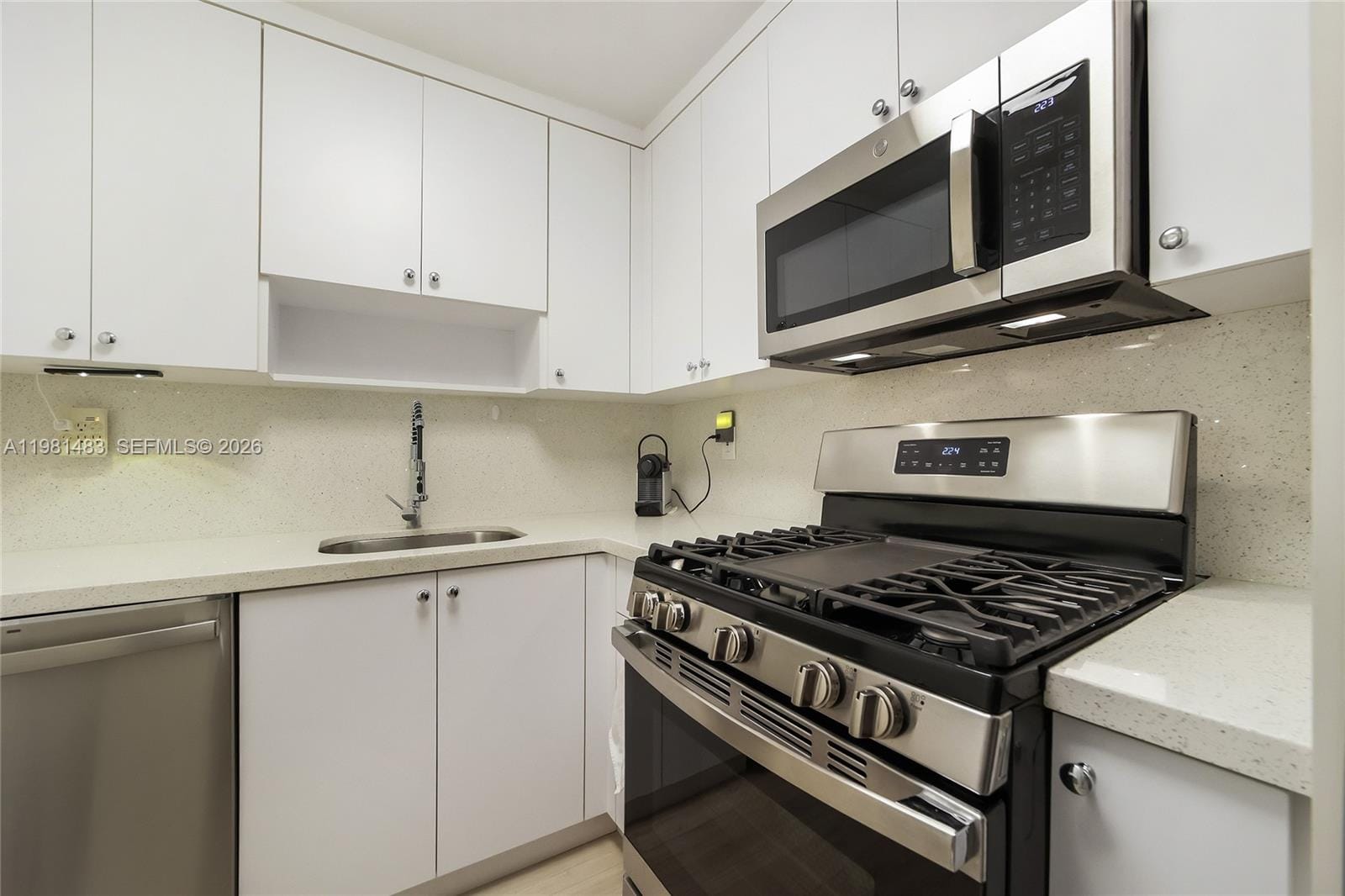 1205 Mariposa Avenue 326, Coral Gables, FL 33146 photo 4