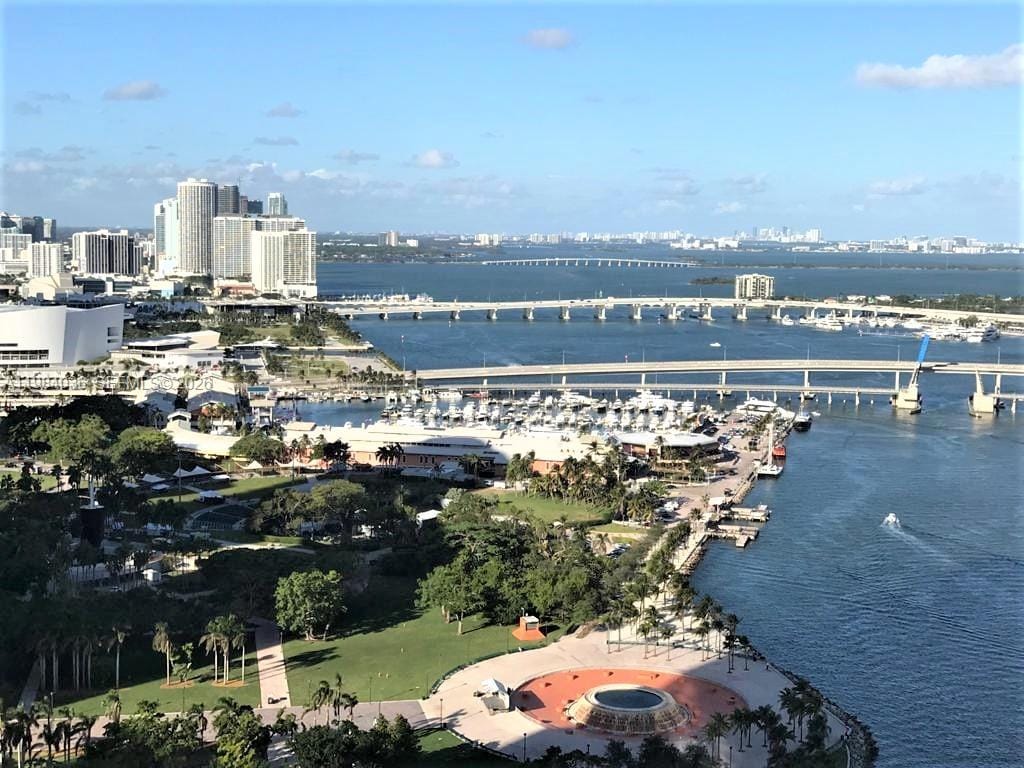 325 S Biscayne Boulevard 3718 — photo 12