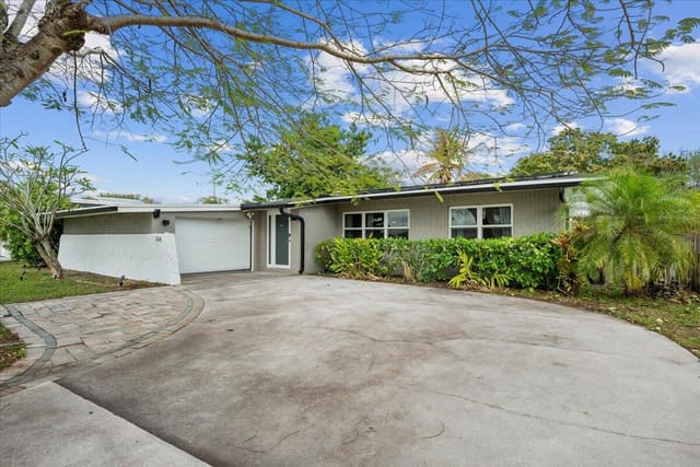 208 Sandpiper Avenue, sold in Willows, Royal Palm Beach, FL