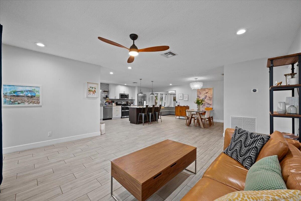208 Sandpiper Avenue, Royal Palm Beach, FL 33411 photo 4
