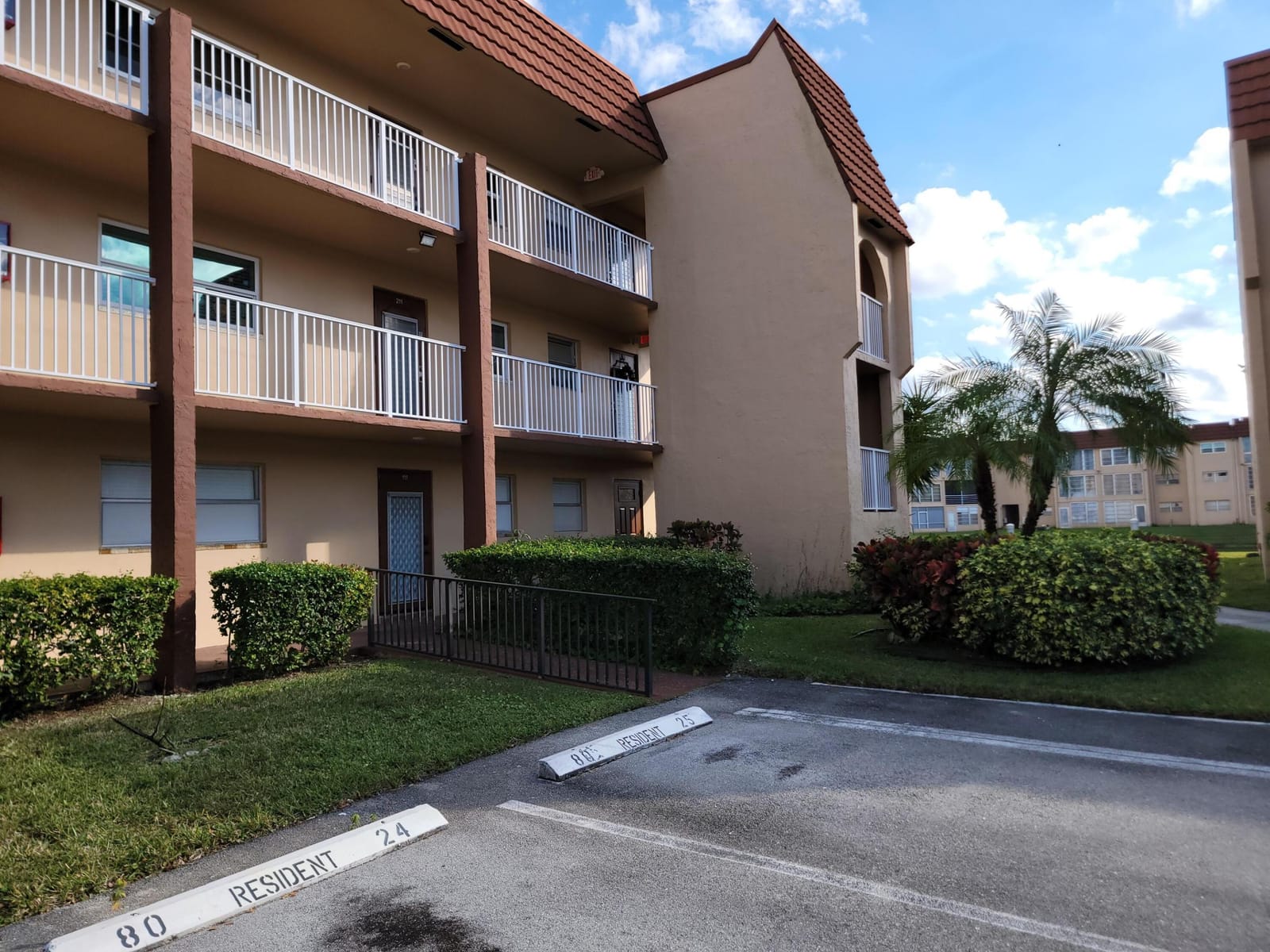8950 Sunrise Lakes Boulevard 112 — photo 4