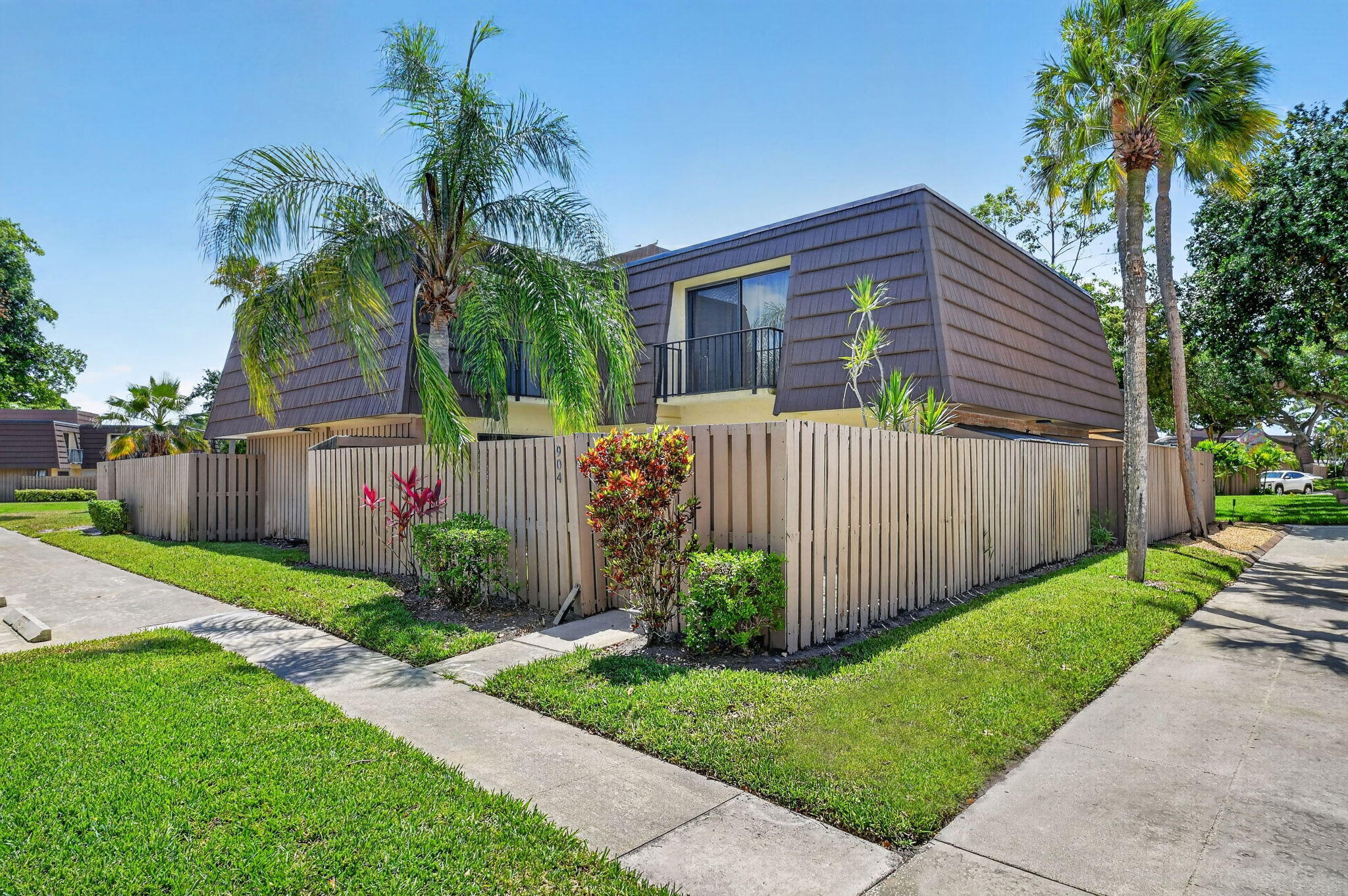 904 9th Court, Palm Beach Gardens, FL 33410