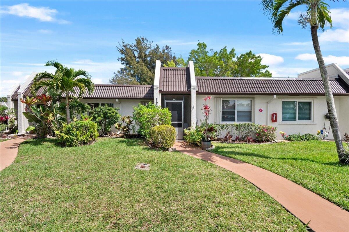 162 Lake Susan Lane, West Palm Beach, FL 33411 photo 3