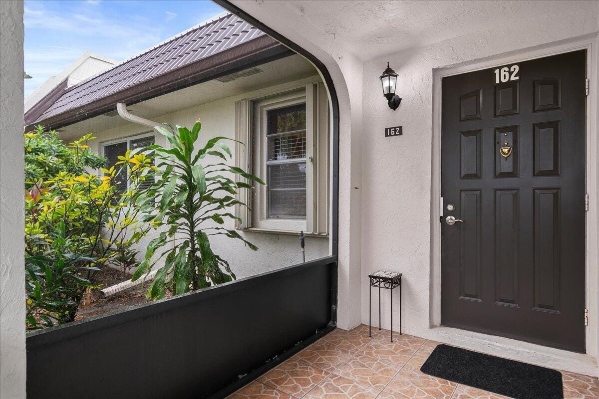 162 Lake Susan Lane, West Palm Beach, FL 33411 photo 4