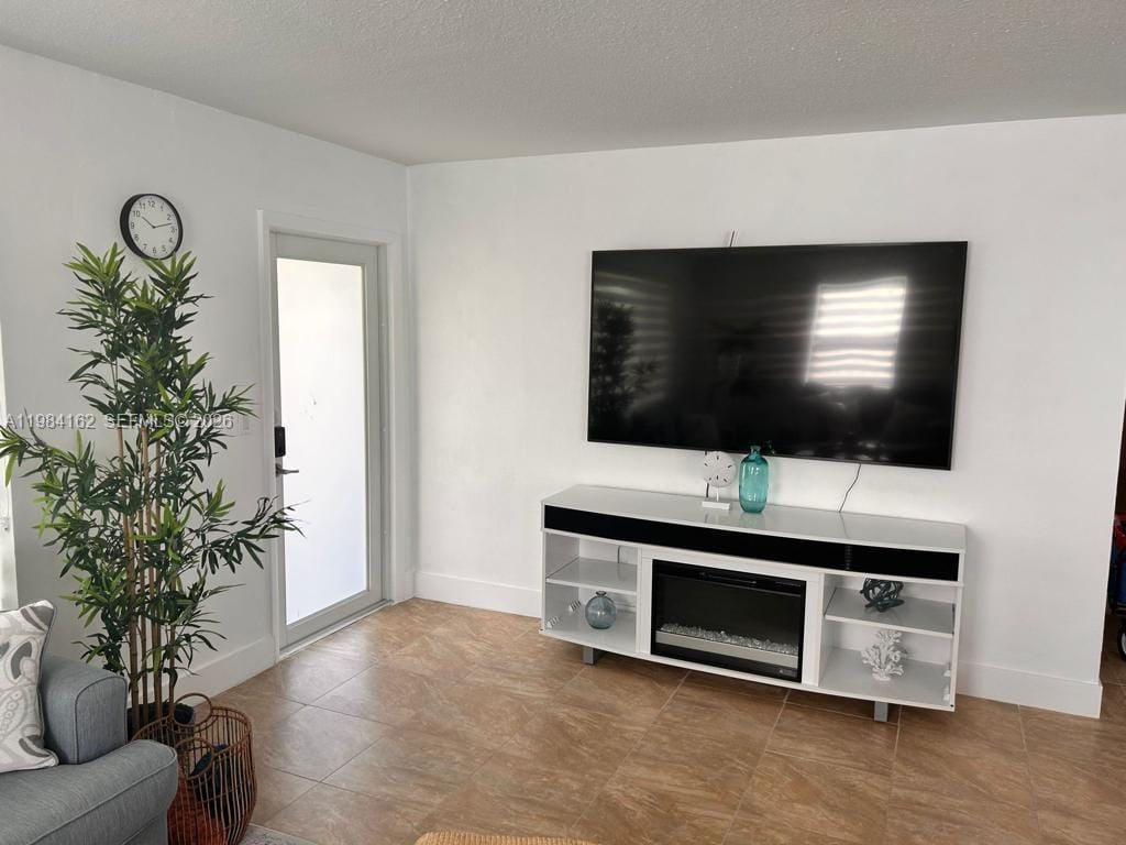 6900 SW 3rd Street, Pembroke Pines, FL 33023 photo 2