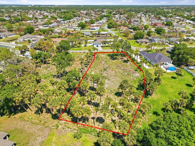 2008 SW Leafy Road, Port St. Lucie, FL 34953