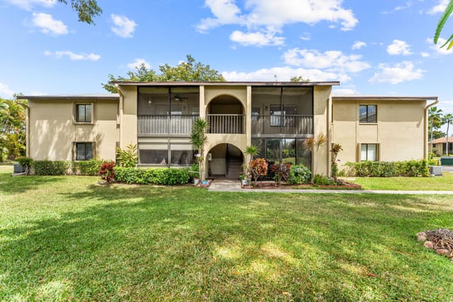 516 Shady Pine Way B2, Greenacres, FL 33415