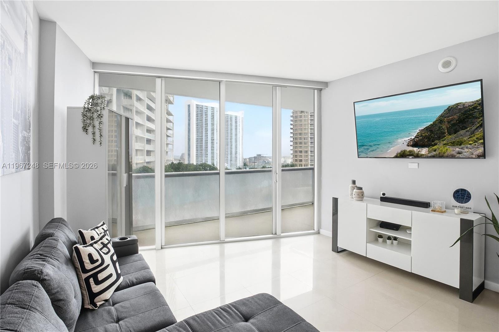 495 Brickell Avenue 1608 — photo 2