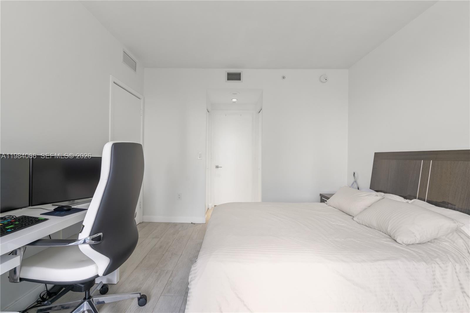 45 SW 9th Street 1405, Miami, FL 33130 photo 21