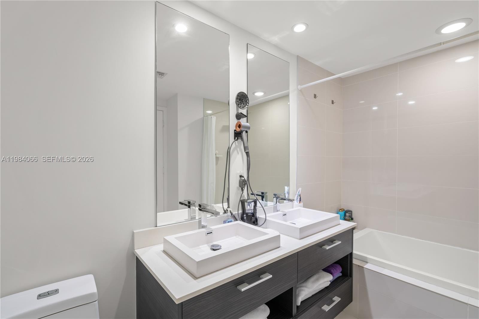 45 SW 9th Street 1405, Miami, FL 33130 photo 23