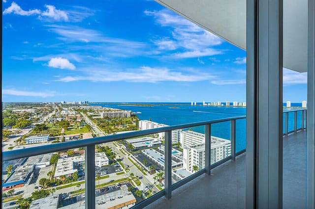 220 Lake Shore Drive 2105, Lake Park, FL 33403