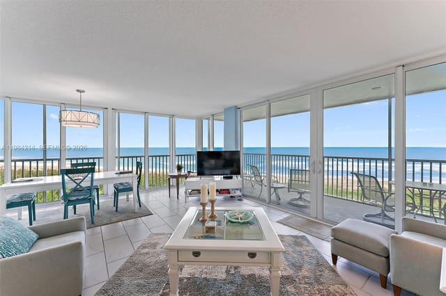 669 NE Plantation Road 406, Hutchinson Island, FL 34996