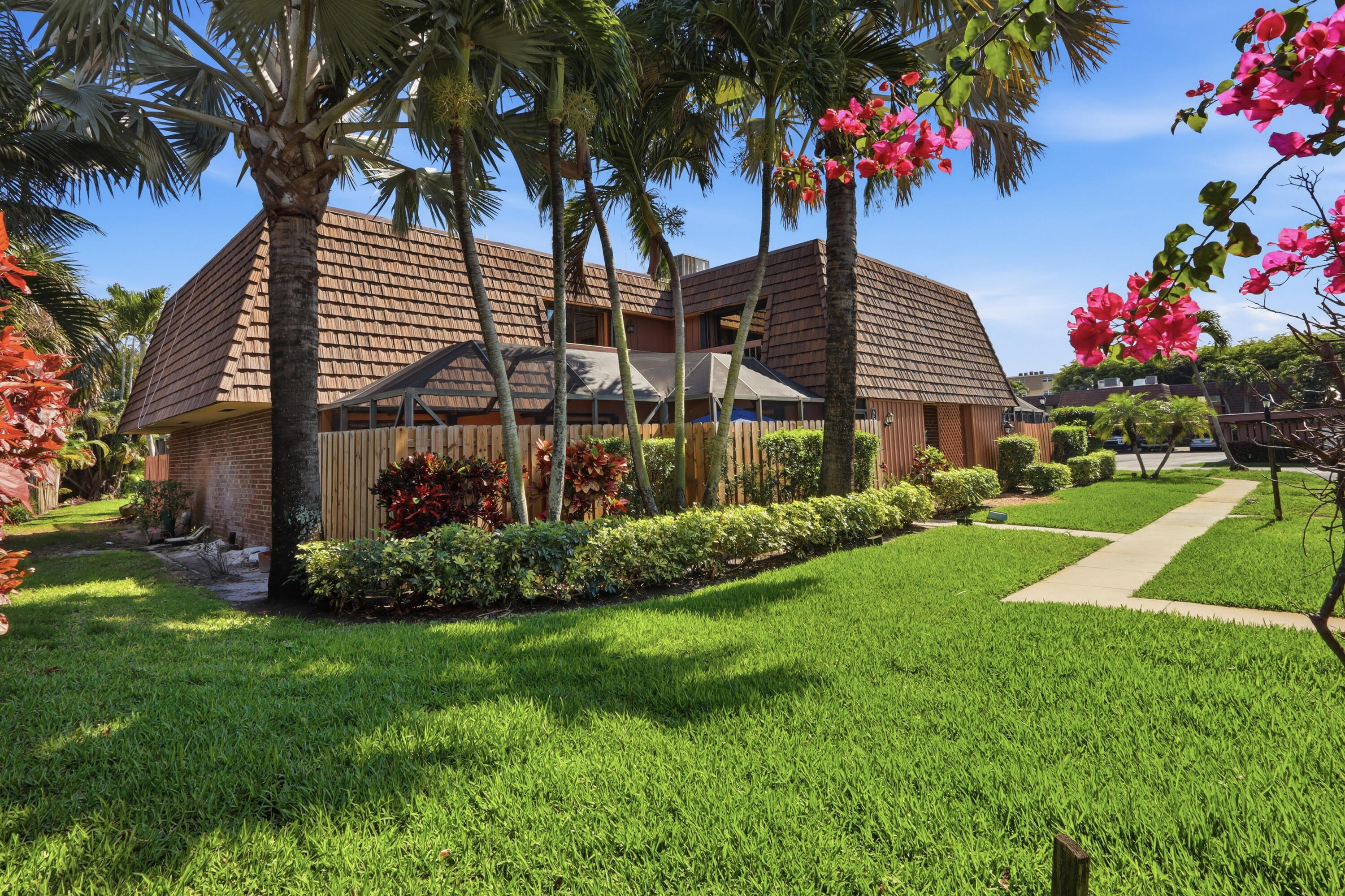 9 Atrium Circle C, Atlantis, FL 33462, Atlantis
