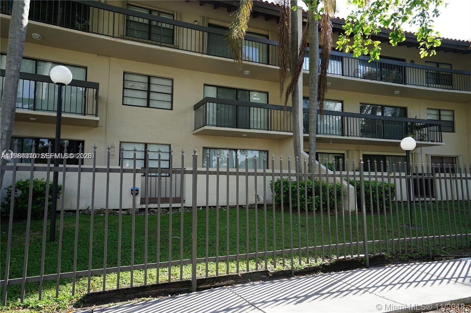 5201 Orduna Drive 12, Coral Gables, FL 33146 photo 3