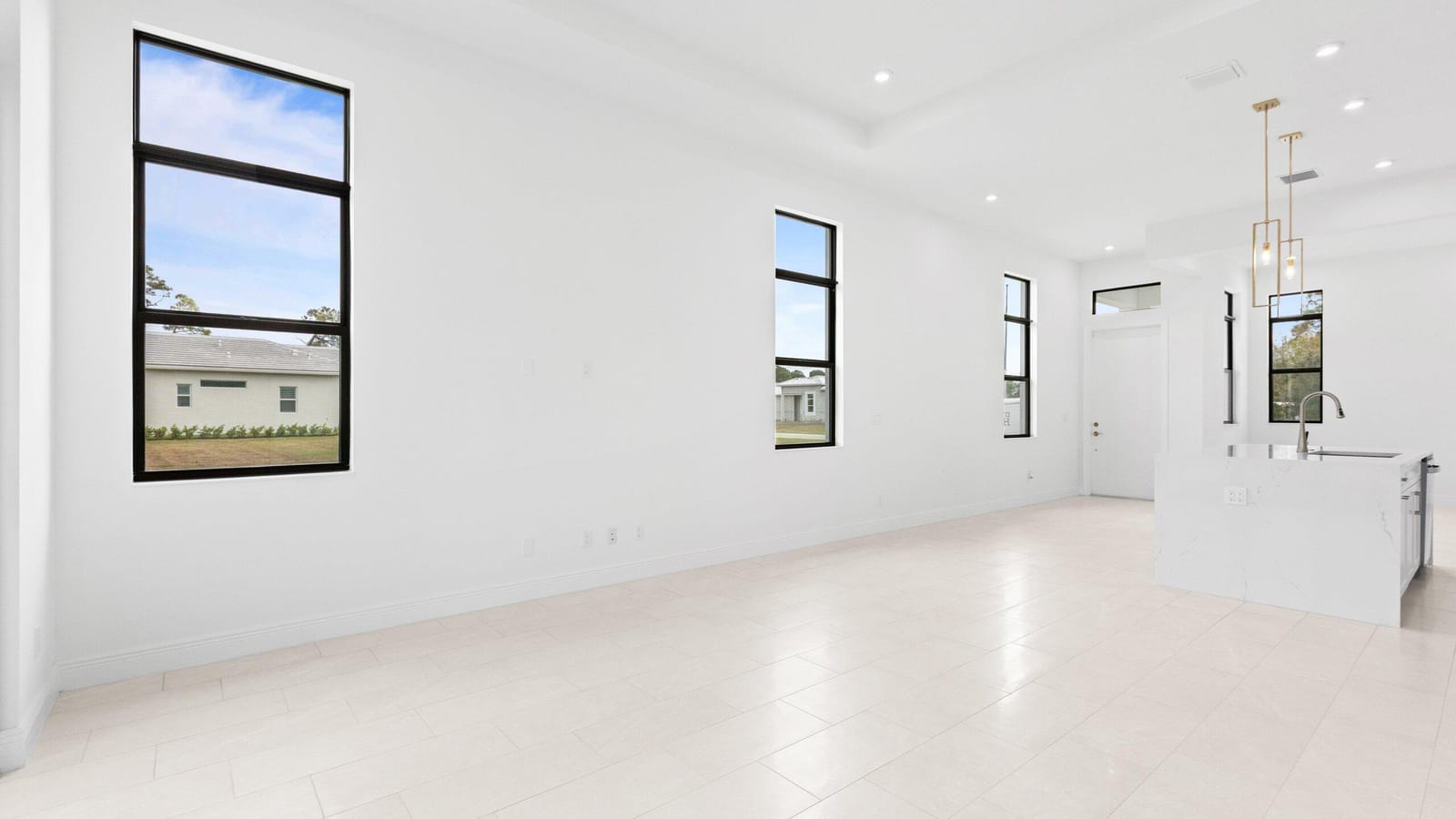375 SE Via Sangro — photo 4