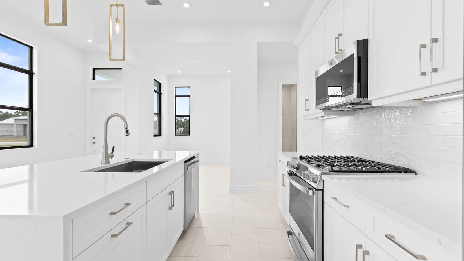 375 SE Via Sangro — photo 9