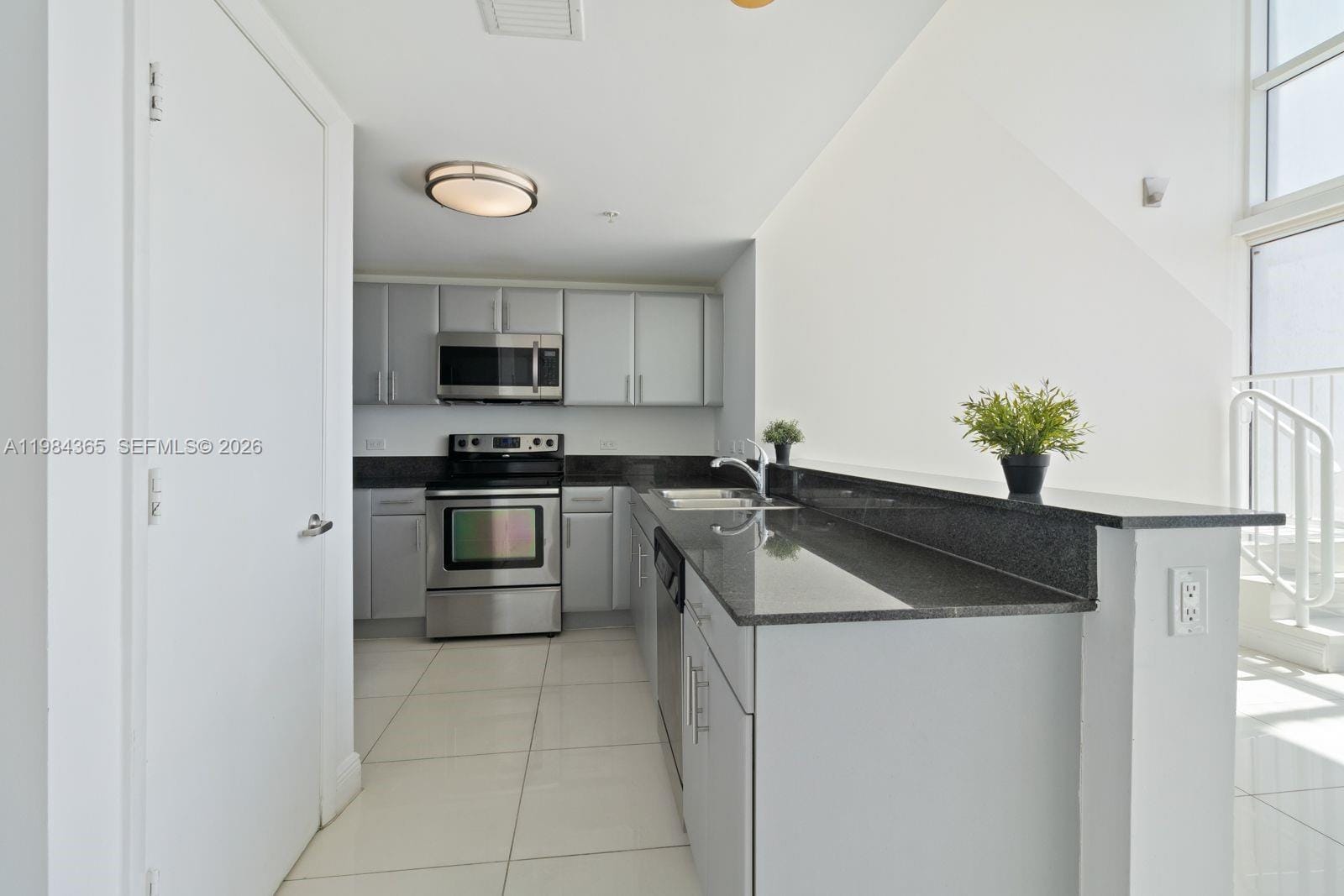 1861 N River Drive 3 — photo 9