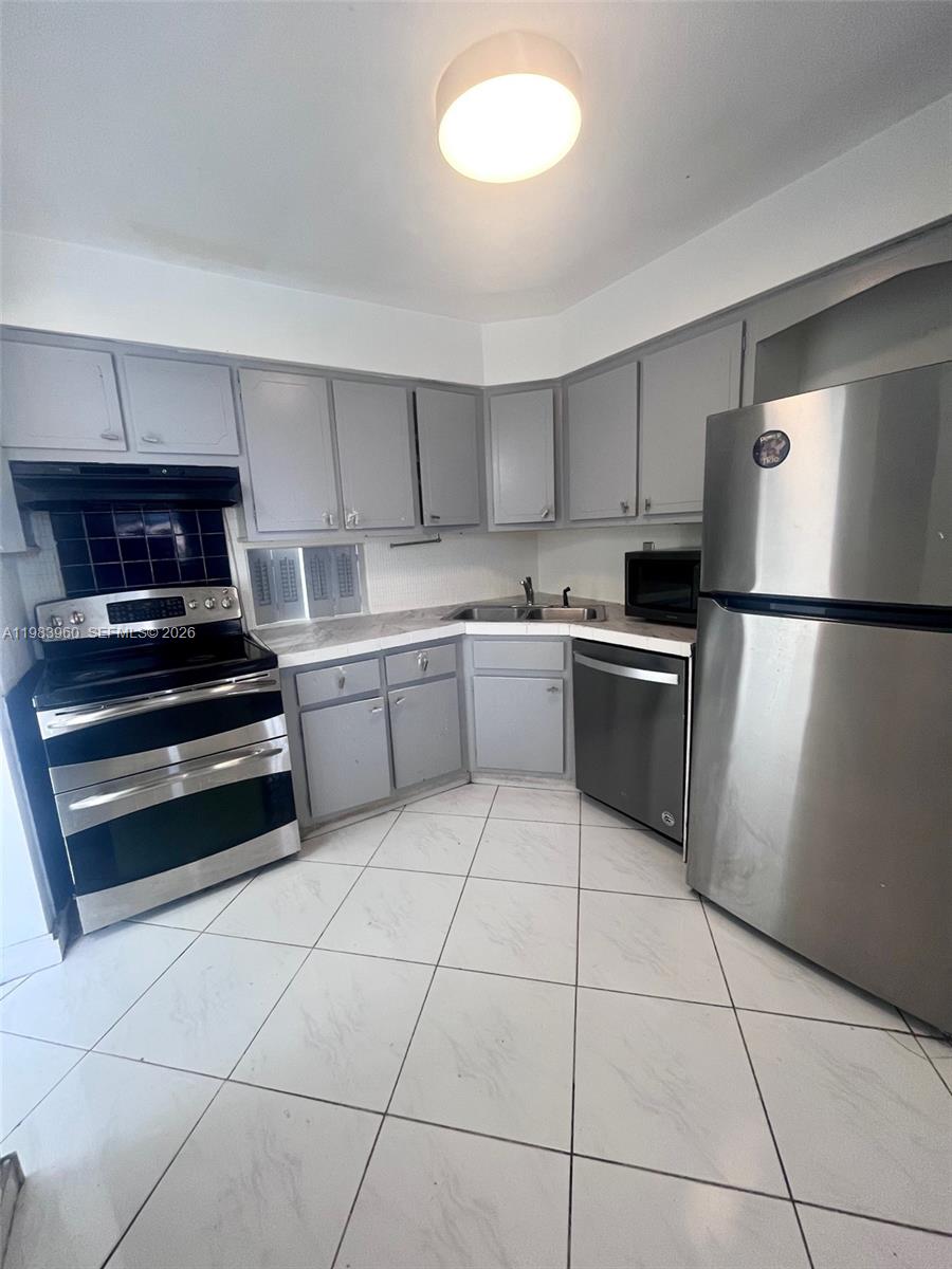 1540 NE 191st Street 321, Miami, FL 33179, Miami