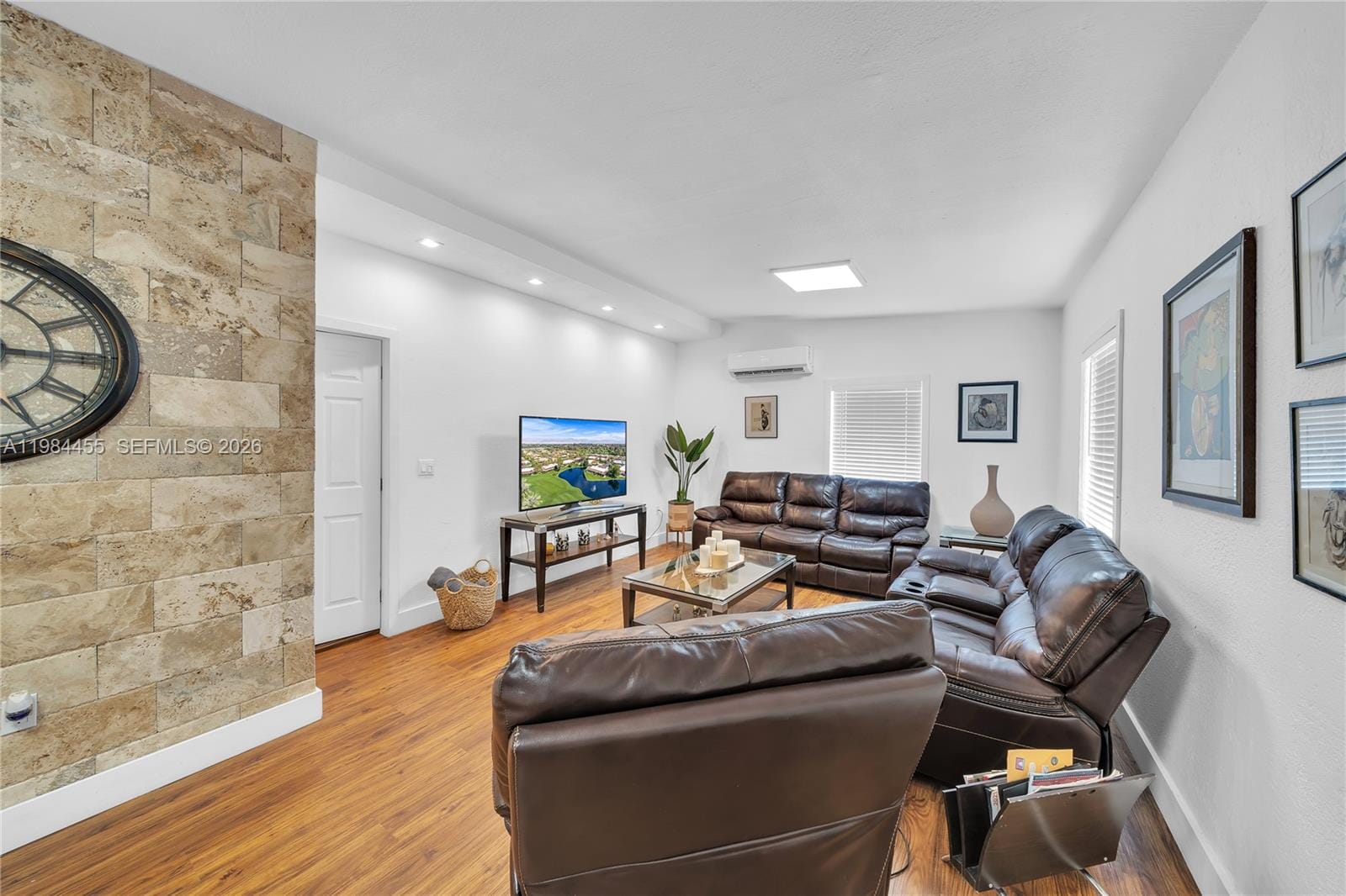 213 W 20th Street — photo 9