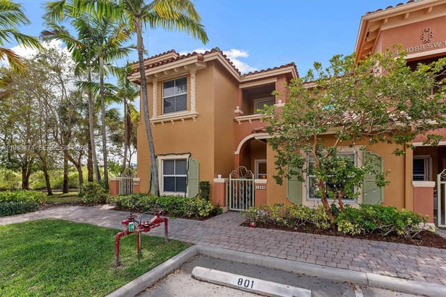 1086 SW 144th Avenue 802, sold in Pembroke Cay, Pembroke Pines, FL