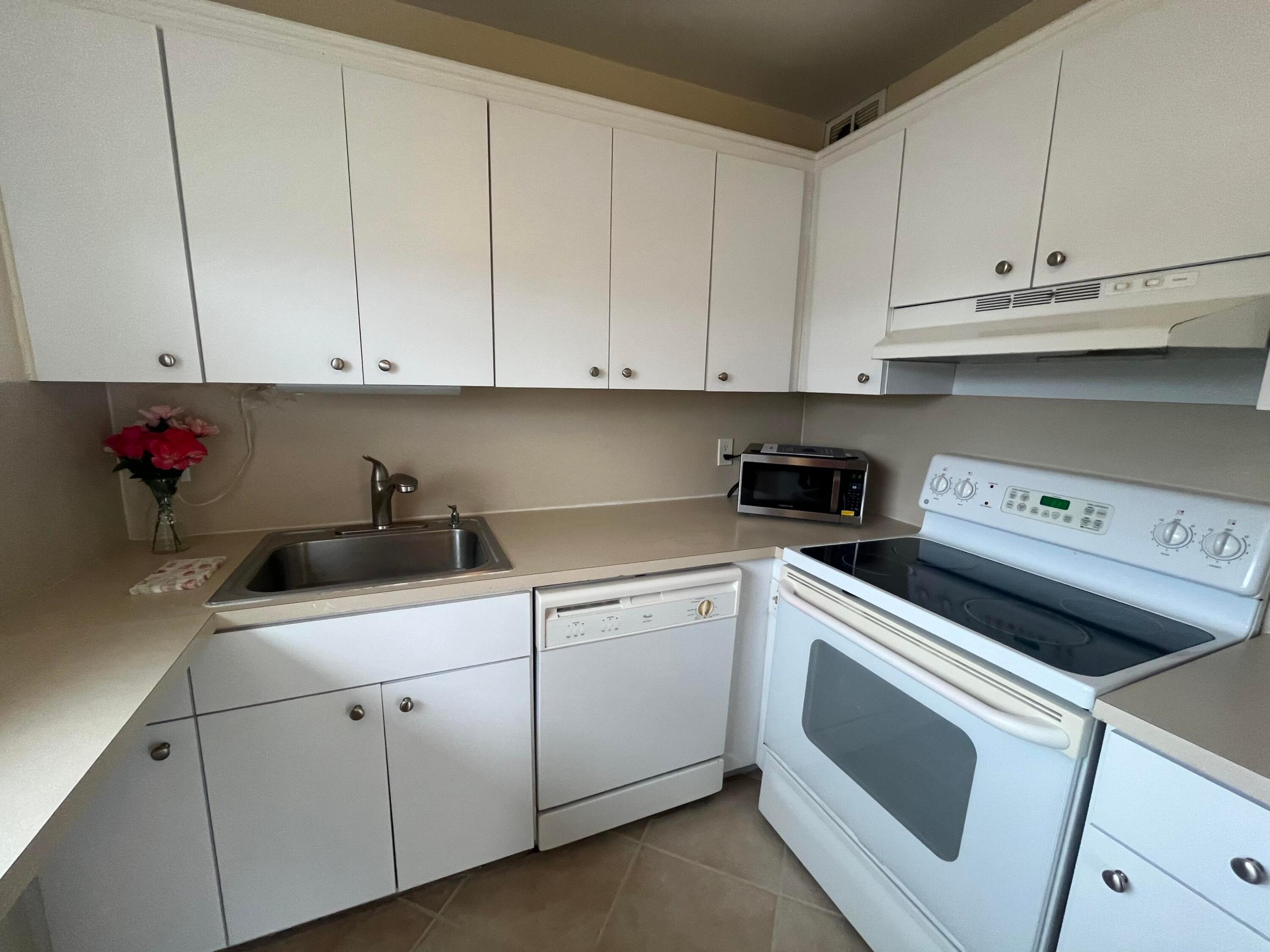 192 Monaco D, Delray Beach, FL 33446 photo 13