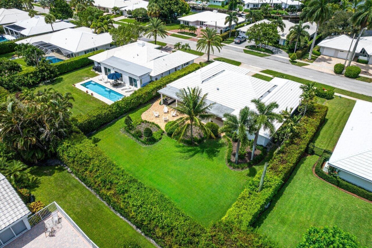 670 Elm Tree Lane, Boca Raton, FL 33486 photo 2