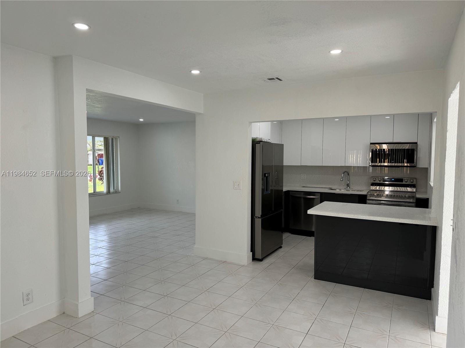 2400 N 57th Way, Hollywood, FL 33021 photo 4