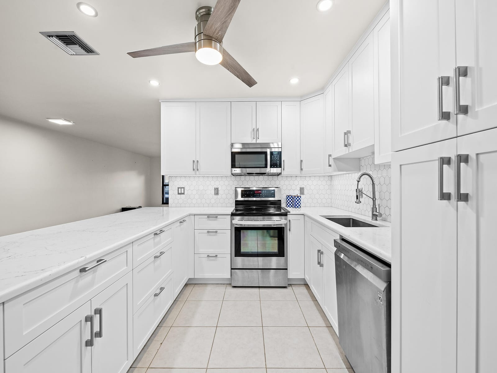 3370 Beau Rivage Drive 5d — photo 2